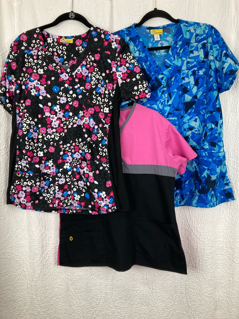 WonderWink 3-Pack Variety Scrub Tops sz Medium Pinks & Blues